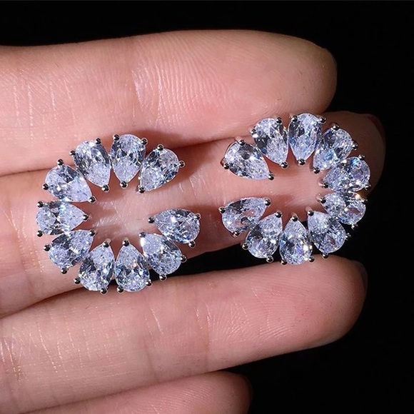 New Women’s 925 Silver Pear Cut Diamond Earrings - Picture 3 of 6